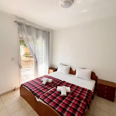 Hercules Apartment Néa Péramos